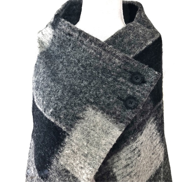 Wool Blend Gray & Black Plaid Poncho … - Picture 2 of 7
